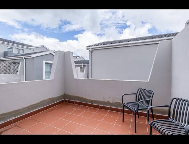 1 BEDROOM APARTMENT FOR SALE IN CLAREMONT